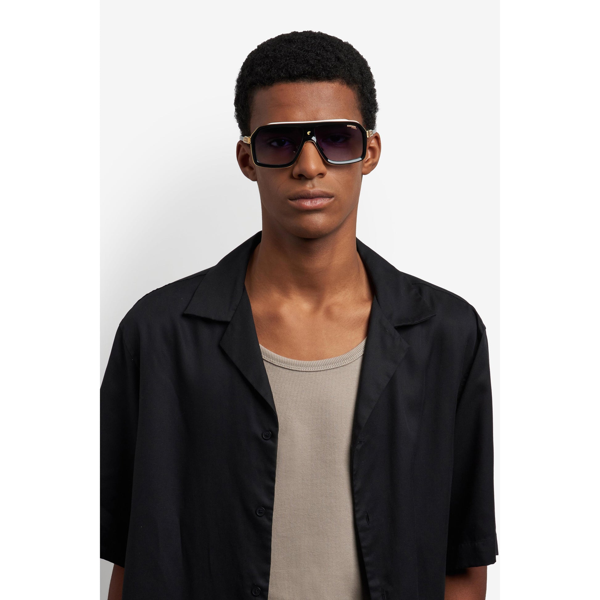 CA 1053/S/TI | Black White